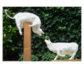 Twee koeien 'Falling in Love'. 2004 . klei . xxxxx